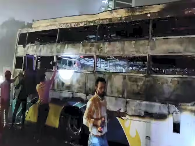 Gurugram Passenger Bus Fire: गुरुग्राम में यात्री बस में आग लगने से दो की मौत